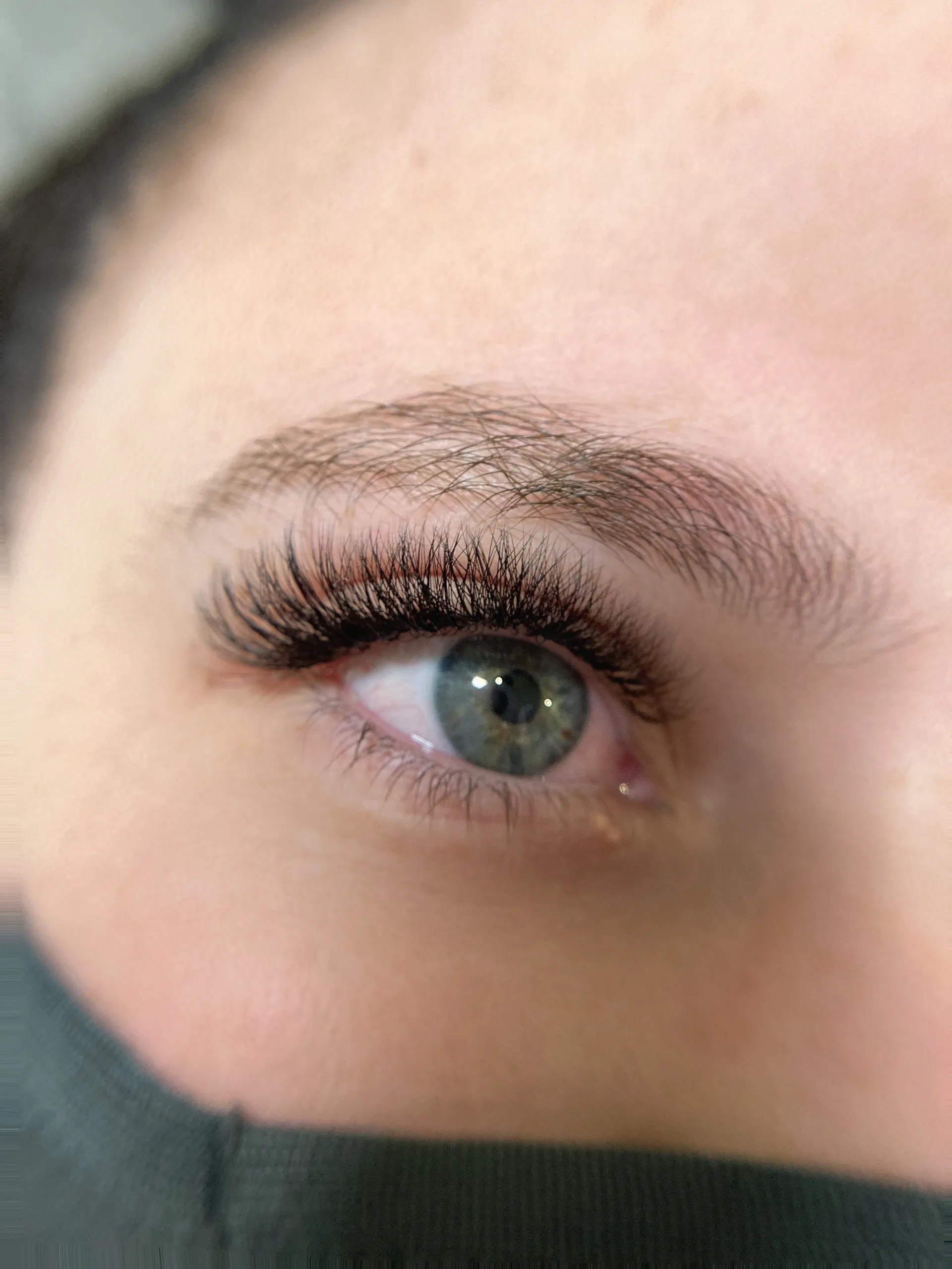 Light Volume 4D Eyelash Extensions